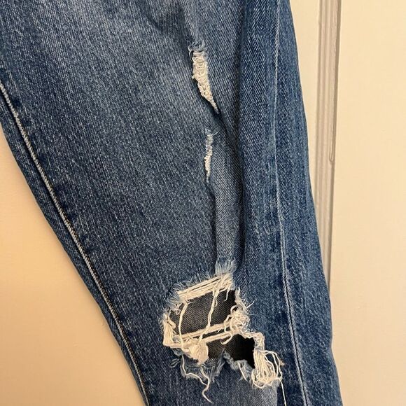 Levi’s Wedgie Button Fly Distressed Straight Jeans - Picture 2 of 7